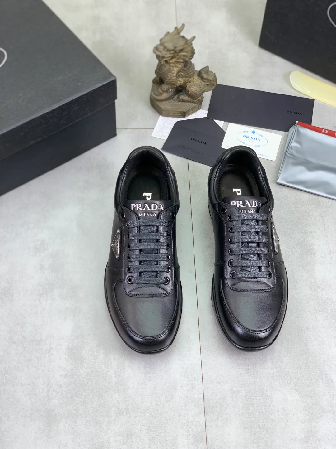 Men's men's shoes💰P580💰【New style】Top quality, classic popular models on the official website, timeless for a century,🆘 The trendy brand (Prada) mainly promotes popular models, avant-garde and versatile fashionable men's shoes, private version molding, cowhide surface splicing 1:1 oil edge processing... fashionable and simple, original imported cowhide interior cowhide feet; the atmosphere and personality are more fashionable, eye-catching and pursuing class. It will subvert old ideas and be a must-have for fashionistas who want to spend time with you! Must keep it! High-end comfort, high-end quality workmanship. Size: 38-44 Available in black. full package